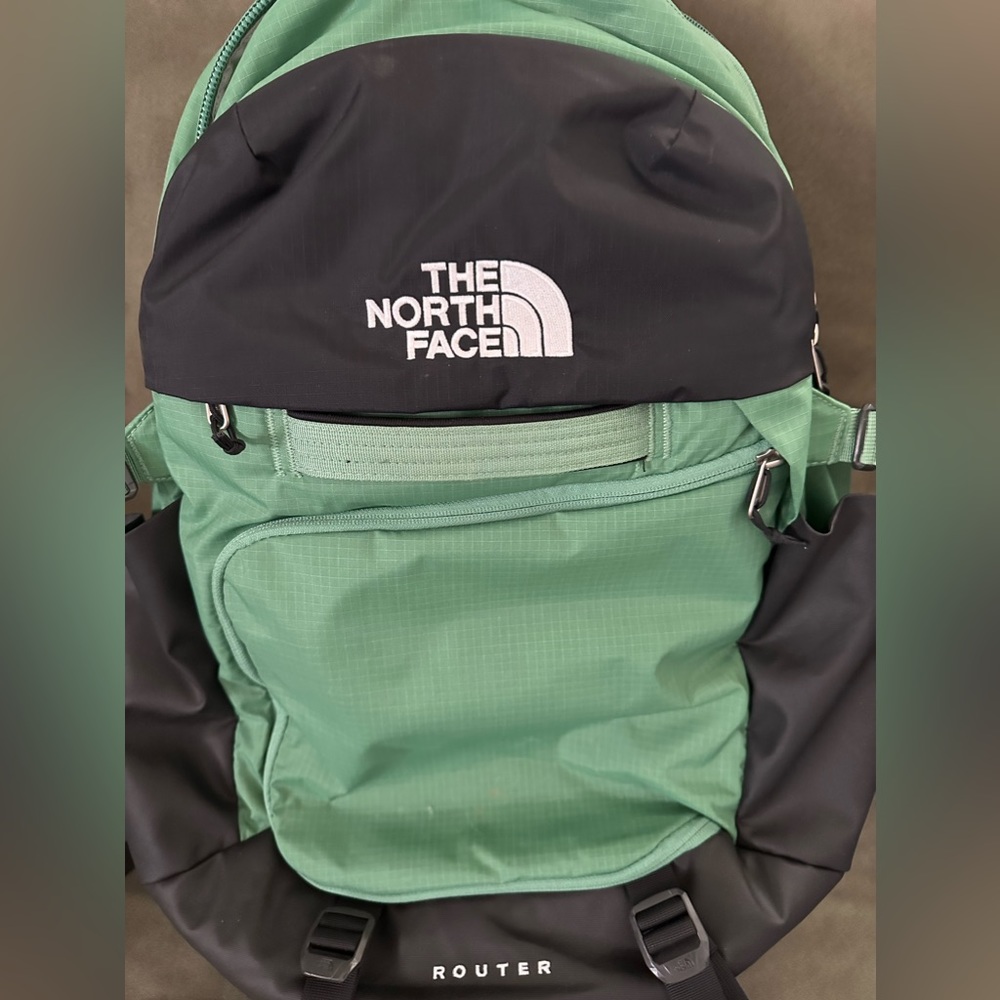 The North Face Router backpack green EUC